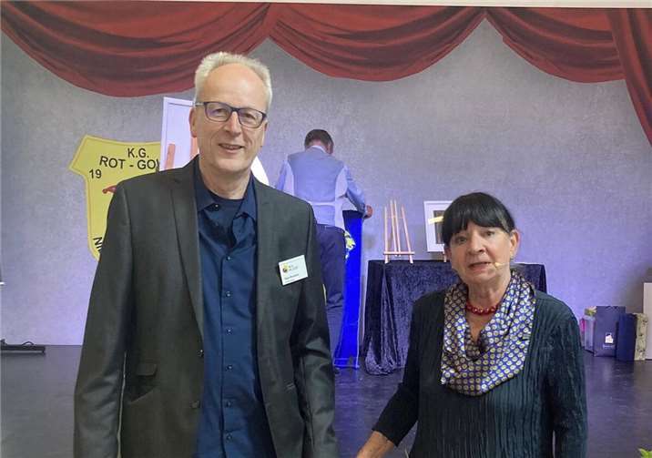 Renate Diefenbach, Präsidentin des Lions Club Meckenheim-Wachtberg mit Klaus Brouwers, Vorstandsmitglied von „Wir für Inklusion“. Foto: privat