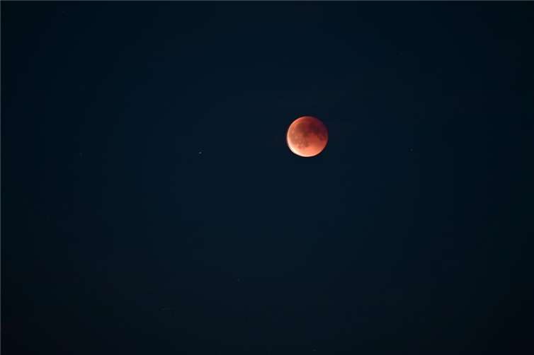 Renate Fergen aus Plaidt hat den Mond ebenfalls festgehalten. 