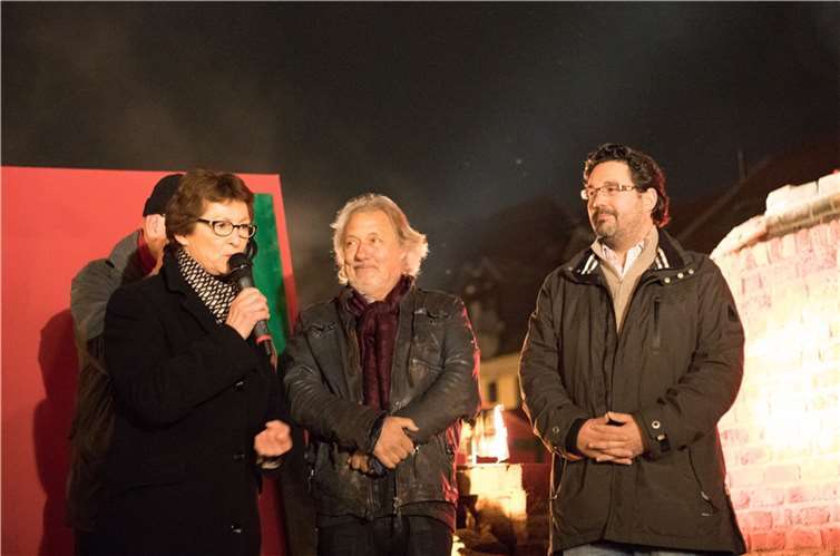 Renate Offergeld, Konrad Beikircher und Oliver Wolf (v.l.) eröffneten das Großevent im kleinen Töpferort.