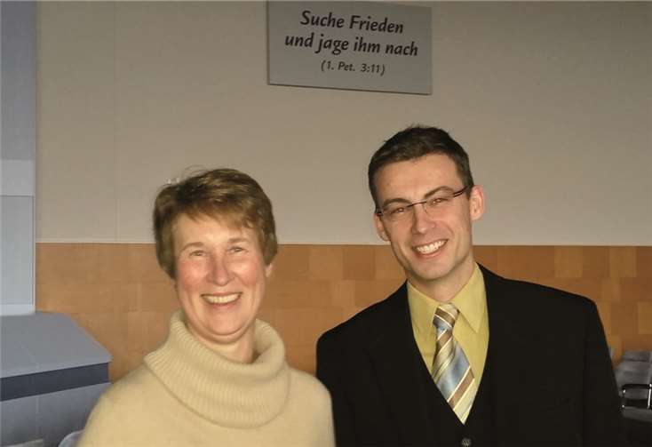 Renate Sorgatz und Daniel Ballin aus der Gemeinde Meckenheim: „Frieden muss mehr sein als Waffenruhe. Dazu gehören auch Sicherheit, Glück und Harmonie.“privat