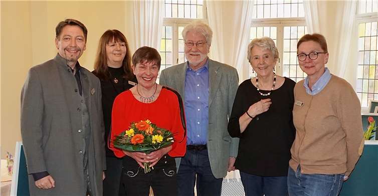 Renate Stefan feierte ihr 40 - jähriges Dienstjubiläum als Pflegekraft in der Dr. von Ehrenwall´schen Klinik.Foto: KG