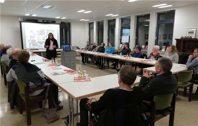 Renate von Ritter, Fachkraft „Gerontopsychiatrie“ und Demenzbeauftragte im Mayener St. Elisabeth-Krankenhaus, gab hilfreiche Tipps, wie man als Angehörige gemeinsam den Alltag mit an Demenz erkrankten Menschen gestalten kann. Foto: privat