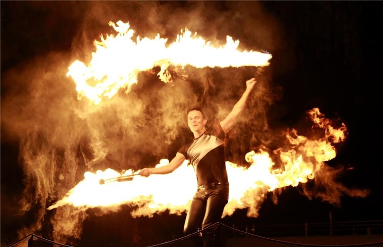 René Albert präsentiert seine beliebten Feuershows. Foto: René Albert