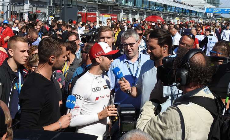 René Rast stand vor dem Rennen noch den Fragen der Reporter zur Verfügung.