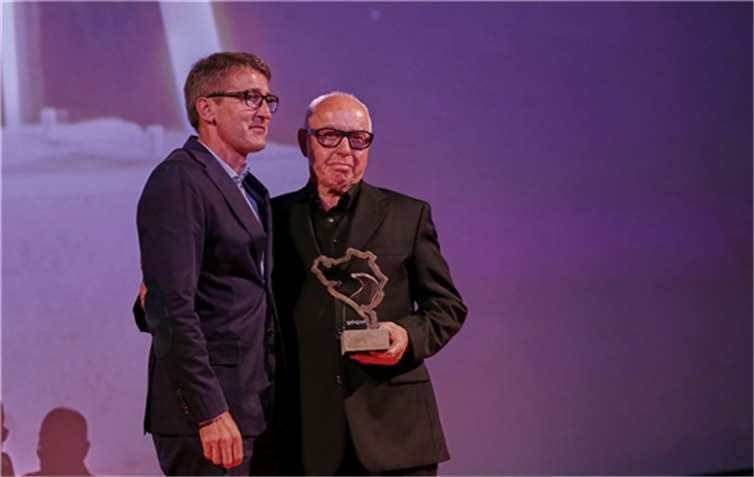 Rennfahrer Bernd Schneider und Preisträger des Lifetime Achievement Award, Hans Werner Aufrecht (re.).