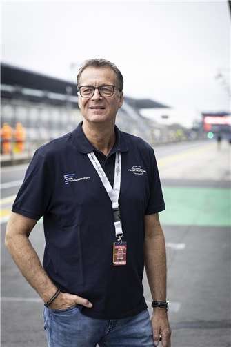 Ralf Fuß beendet seine Karriere als Rennleiter des ADAC Truck-Grand-Prix Rennleiter Ralf Fuß beendet nach 20 Jahren sein Engagement beim Internationalen ADAC Truck-Grand-Prix und übergibt die Verantwortung an die nächste Generation. Foto: Presse ADAC Mittelrhein