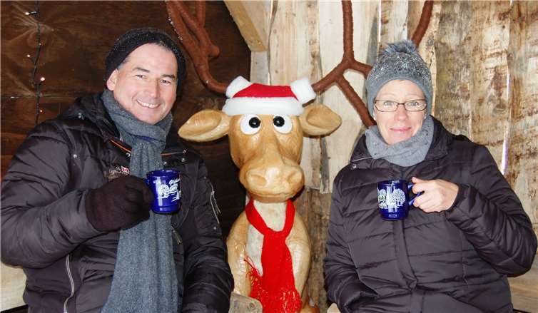Rentier Rudolph und Glühwein durften in derHütte der Schnapsbrennerei natürlich nicht fehlen