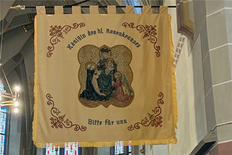 Restaurierte Fahne in der Allerheiligenbergkapelle.