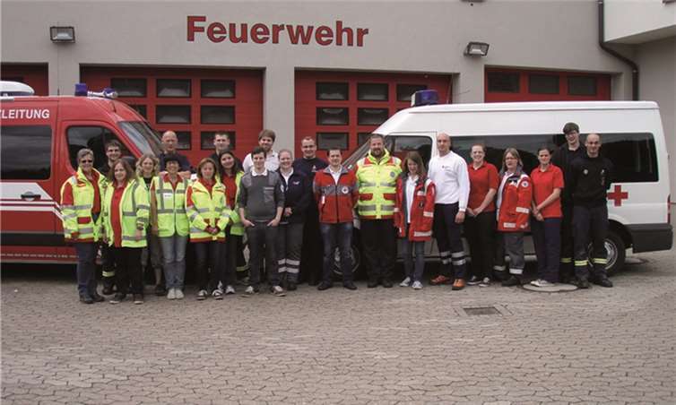 Rettungshundestaffel, Feuerwehr und DRK belegten gemeinsam eine Sanitätsausbildung. privat