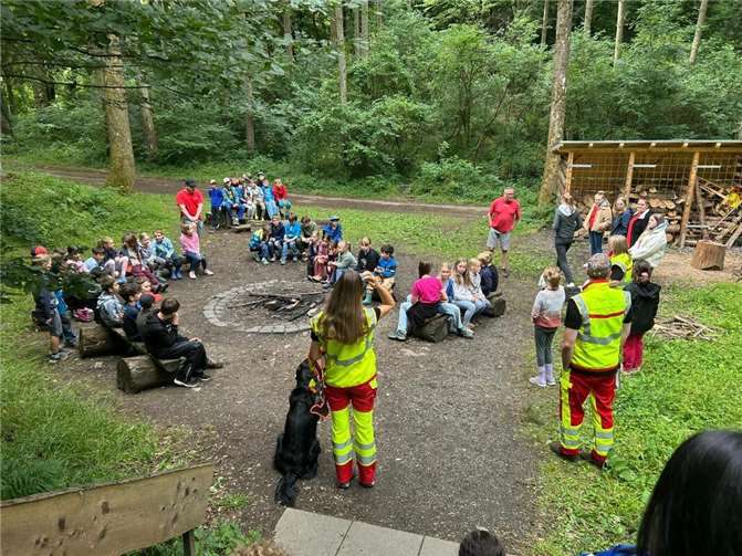 Rettungshundestaffel Mantrailer Westerwald besuchte die Kinder in der Bendorfer Ferienfreizeit.Foto: privat