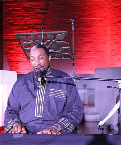 Reverend Charles R. Lyles entlockte auch der Orgel in St. Germanus ungeahnte Töne.