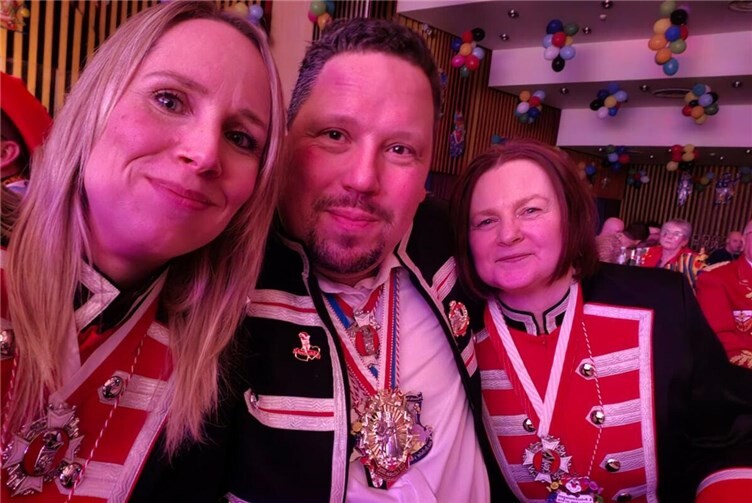 Rhein-Lahn-Jecken Michaela Back, Alina Birtel und Andreas Birtel auf der Trockensitzung.Foto: RLJ/Thomas Back