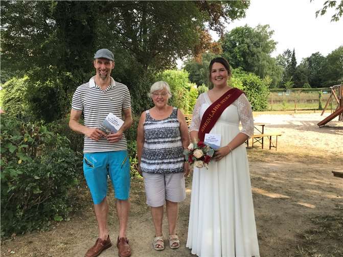 Rhein-Lahn-Nixe Adriana I. und Beigeordneter Jochen Sachsenhauser feierten mit der Siedlergemeinschaft. Quelle: Siedlergemeinschaft St. Martin