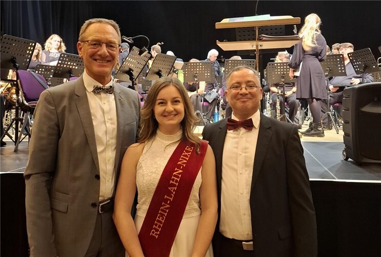 Rhein-Lahn-Nixe Kristina I. zeigte sich begeistert vom mitreißenden Konzertabend. Fotos: A. Nedic/KVL