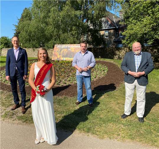 Rhein-Lahn-Nixe Sira I. und die Vorstandsmitglieder des KVL (v.l): Günter Groß (Vorsitzender), Sebastian Seifert (Geschäftsführer) und Klaus Wagner (2. Vorsitzender).Foto: KVL