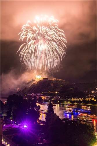 Rhein in Flammen in Koblenz und über der Festung Ehrenbreitstein