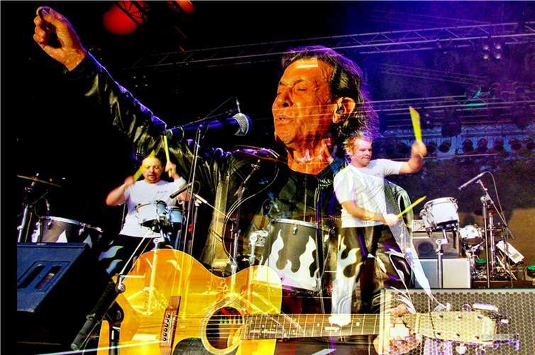 Rheinbach Classics 2016 Open-Air Eröffnungskonzert mit Albert Hammond. Das Schlagzeug Duo „The Real Safri“ stimmte die Besucher auf das Konzert ein.