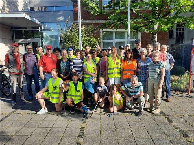 Rheinbach hilft und Rheinbach ohne Plastikmüll sammelten gemeinsam Müll in Rheinbach.  Foto: Eich