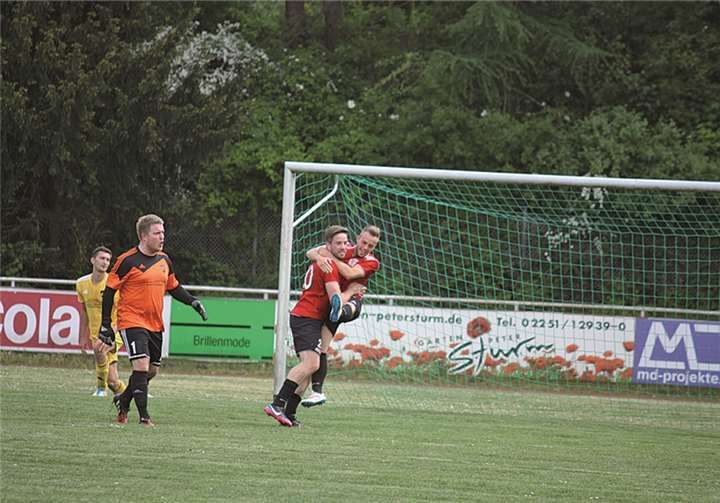 Rheinbach wollte auf jeden Fall gewinnen, um den unmittelbaren Kontakt zu Siegburg zu halten und gleichzeitig den Abstand zum FC Spich zu vergrößern.privat