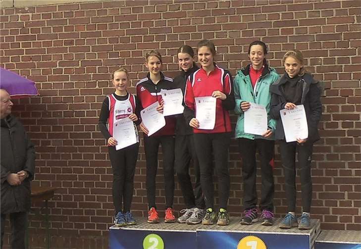 Rheinland-Pfalz-Vizemeister in der Mannschaftswertung der WJU16 wurden (v.l.): Anna Zenz, Daria Schiefelbein und Marie Raueiser.privat