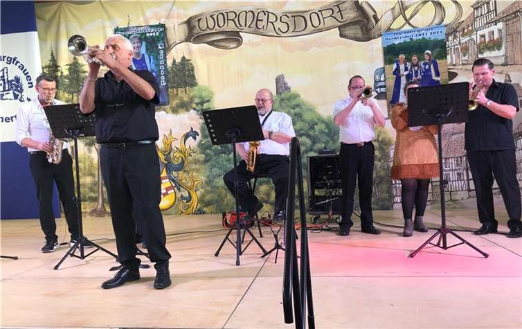 „Rheinlandfanfaren Hersel“.