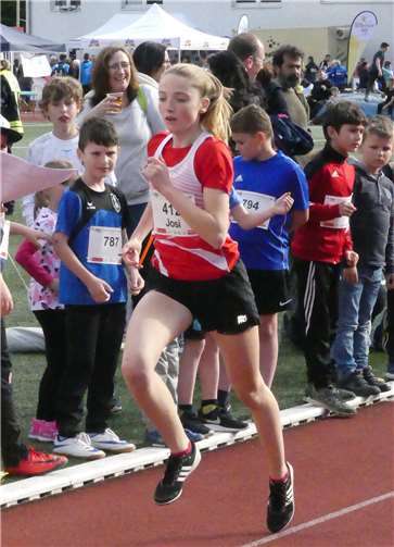 Rheinlandmeisterin Josi Balles vom TV Cochem entschied erwartungsgemäß den Jugendlauf mit der Bestzeit für sich.Fotos: TE