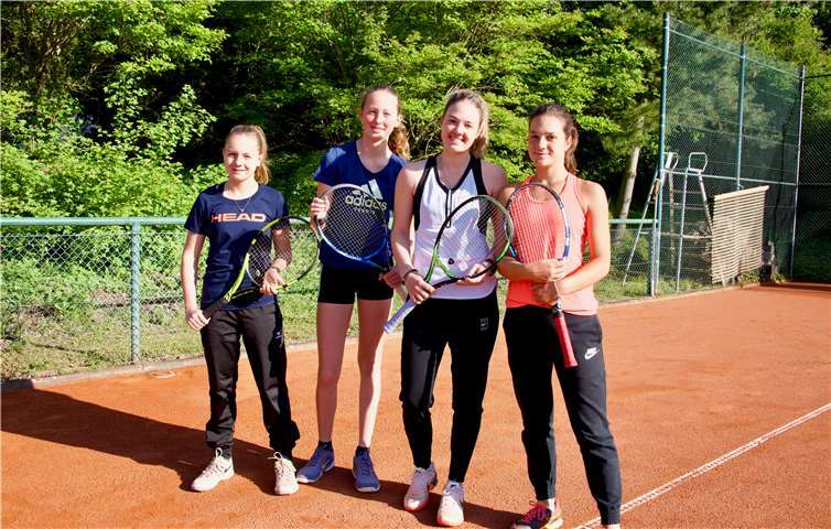Rheinlandmeisterinnen U18 wurden die Mädchen des Andernacher Tennisclubs (v.l.) Chantal Leonard, Liliana Danajlovski, Annika Berrendorf, Jana Tanevska; es fehlt: Myriam Rieger.HG Hansen
