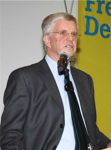 Rhodius Inhaber Dr. Karl Tack ist mit der Regierung unzufrieden.