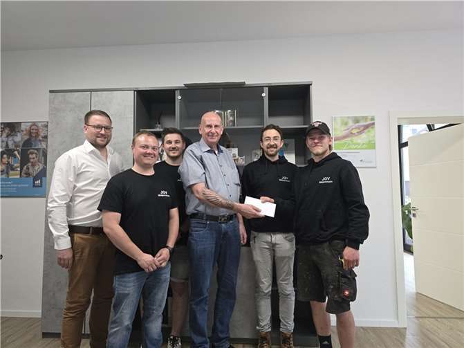 Richard Gies, Bezirksleiter f.d. OVB, Marvin Schmidt 1. Kassierer JGV, Tobias Jöbgen 2. Vorsitzender JGV, Wolfgang Schröck Bezirksdirektor f.d. OVB , Tobias Klein 2. Kassierer JGV, Felix Witthaus 1. Vorsitzender JGV.  Foto: privat