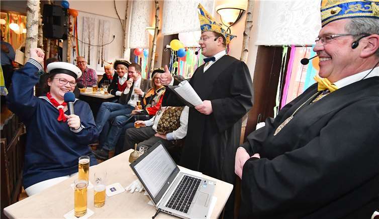 Richter Gnadenlos Franz Hermann Deres und „Staatsanwalt“ Ludger Lohmergingen mit Andrea Nahles hart ins Gericht. Fotos: -RASCH-