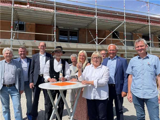 Richtfest für die neue Kita in Rheinbrohl. Es entsteht ein modernes, zweistöckiges Gebäude mit 120 Plätzen in sechs Gruppen.  Fotos: Kreisverwaltung Neuwied