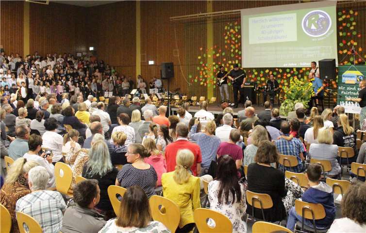Richtig festlich ging es bei der Jubiläumsfeier in der Turnhalle zu. Foto: privat
