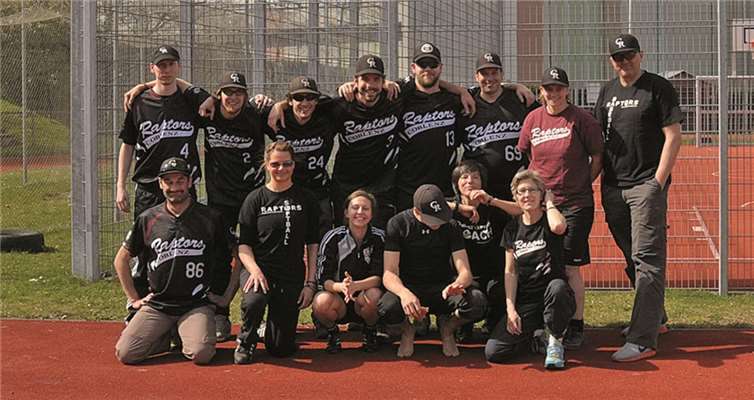 Richtig gut gelaunt war das Team der Koblenzer "Raptors" nach dem gelungenen Saisonauftakt in St. Ingbert. privat
