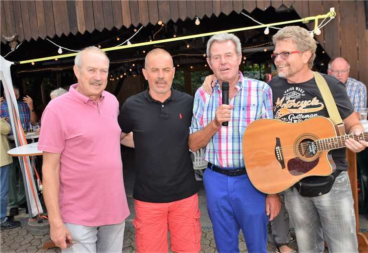 Richy Arzdorf und Thomas Michels sorgten für flotte Tanzmusik. (v.l.) Heinz Gammel,Thomas Michels, Karl Heinz Joisten und Richy Müller.