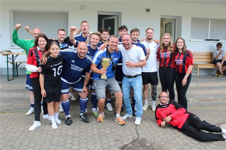 Riesenfreude beim Siegerteam.  Foto: WITE
