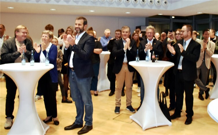 Riesigen Beifall gab es im Ratssaal der VG Verwaltung für den alten und neuen Bürgermeister Thomas Przybylla.