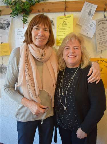 Rikkedine Hofmann (links) und Petra Opel-Minor blickten in einem Interview auf die 25 Jahre Frauenfrühstück zurück.