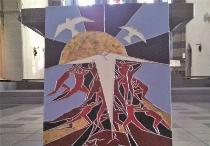 „Rinasce piu gloriosa“ (Mischtechnik Zinn/Acryl auf Leinwand) von Doris Büma. privat