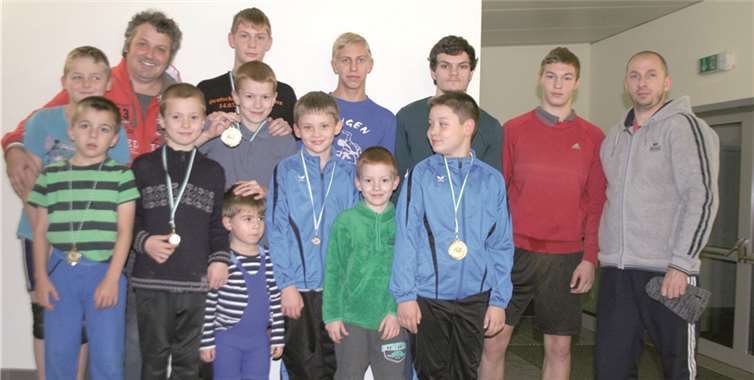 Ringerjugend des RSV Rheinbach 2006 e.V. mit ihren errungenen Medaillen.privat