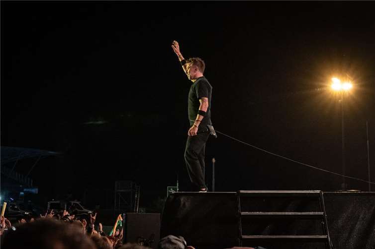 Rise against