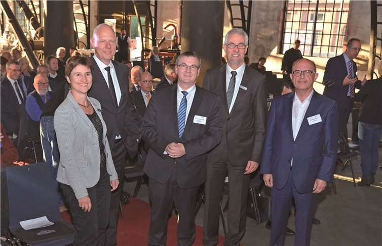 "Alle Krisen eröffnen auch Chancen" Rita Emde (WFG), Zukunftsforscher Matthias Horx, Landrat Dr. Alexander Saftig, WFG-Geschäftsführer Henning Schröder und Bendorfs Bürgermeister Michael Kessler. privat