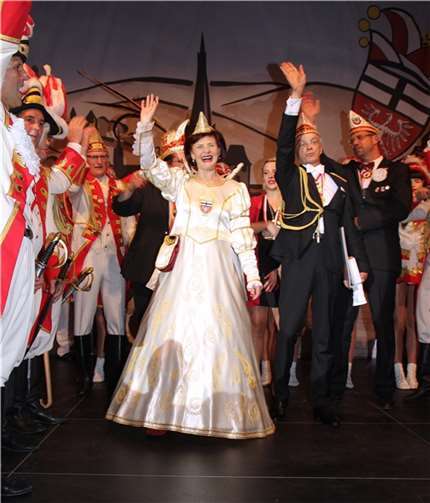 Rita I. (Lauter) regiert in dieser Session über Ahrweiler. Ihr zur Seite steht Adjudant Karl-Heinz Conradt Foto: Bün