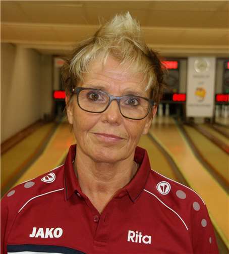 Rita Kasper Kirst spielte 869 Holz.