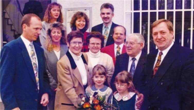 Rita Süssmuth besuchte im Jahr 1996 das Altgebäude des Krupp Verlages in der Sinziger Innenstadt. Foto: Krupp Verlag