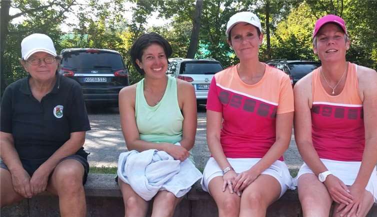 Rita Wildermann, Nadine Hachenberg, Anne Elfert und Jenny Maasch spielten auswärts beim TC Mallendarer Berg 3:11. Foto: Sportwart Florian Kluth