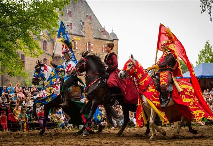 Ritterfestspiele auf der Burg Satzvey. „Mike Göhre/Der Fotoschmied“