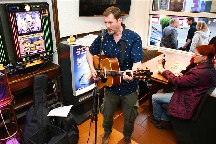 Rob Taylor hatte die Fans in der Kneipe Em ahle Backes auf seiner Seite.