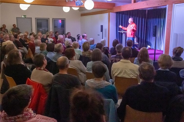 Robert Griess begeisterte die Besucher im Stadthaus Selters mit scharfzüngiger Gesellschaftskritik.