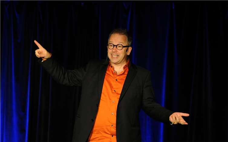 Robert Griess begeisterte in der Krea-Schule in Morenhoven. WEIGERT