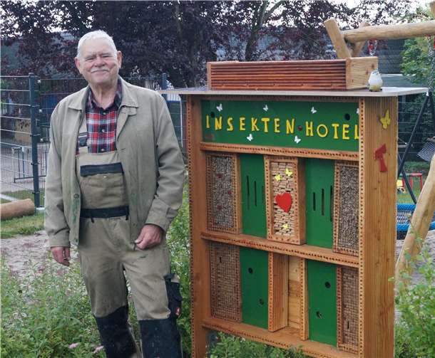 Robert Hasdenteufel hat ein tolles Insektenhotel für die Kita gebaut. Foto: privat